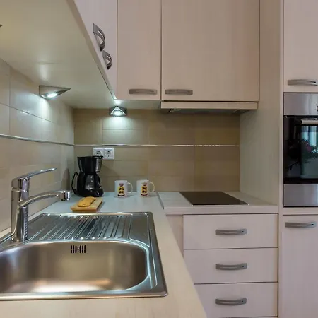 Apartmanhotel Rouchotas 4*