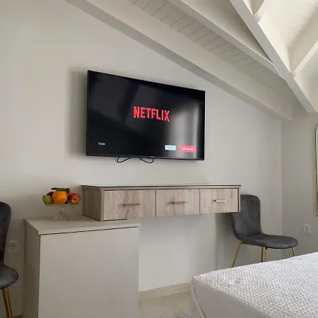 Rouchotas Apartmanhotel 4*