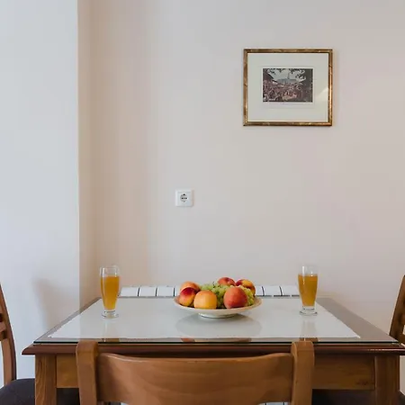 Rouchotas Lejlighedshotel 4*