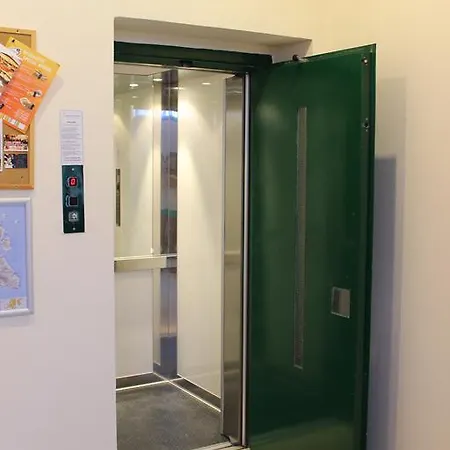 Rouchotas Lejlighedshotel 4*